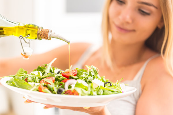 Italienischer Salat mit Olivenoel